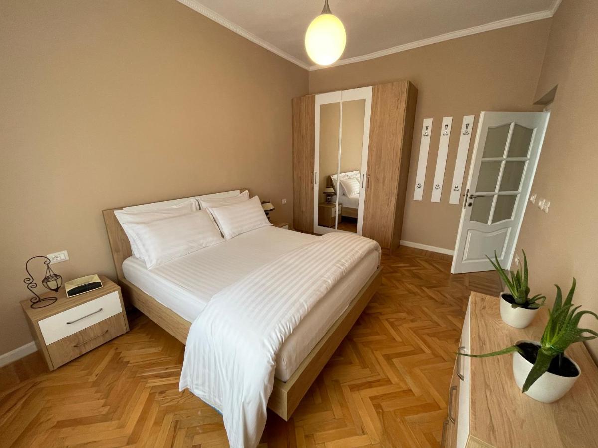 Joni & Joy Center Apartment เบราท ภายนอก รูปภาพ