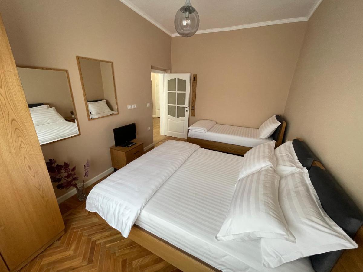 Joni & Joy Center Apartment เบราท ภายนอก รูปภาพ