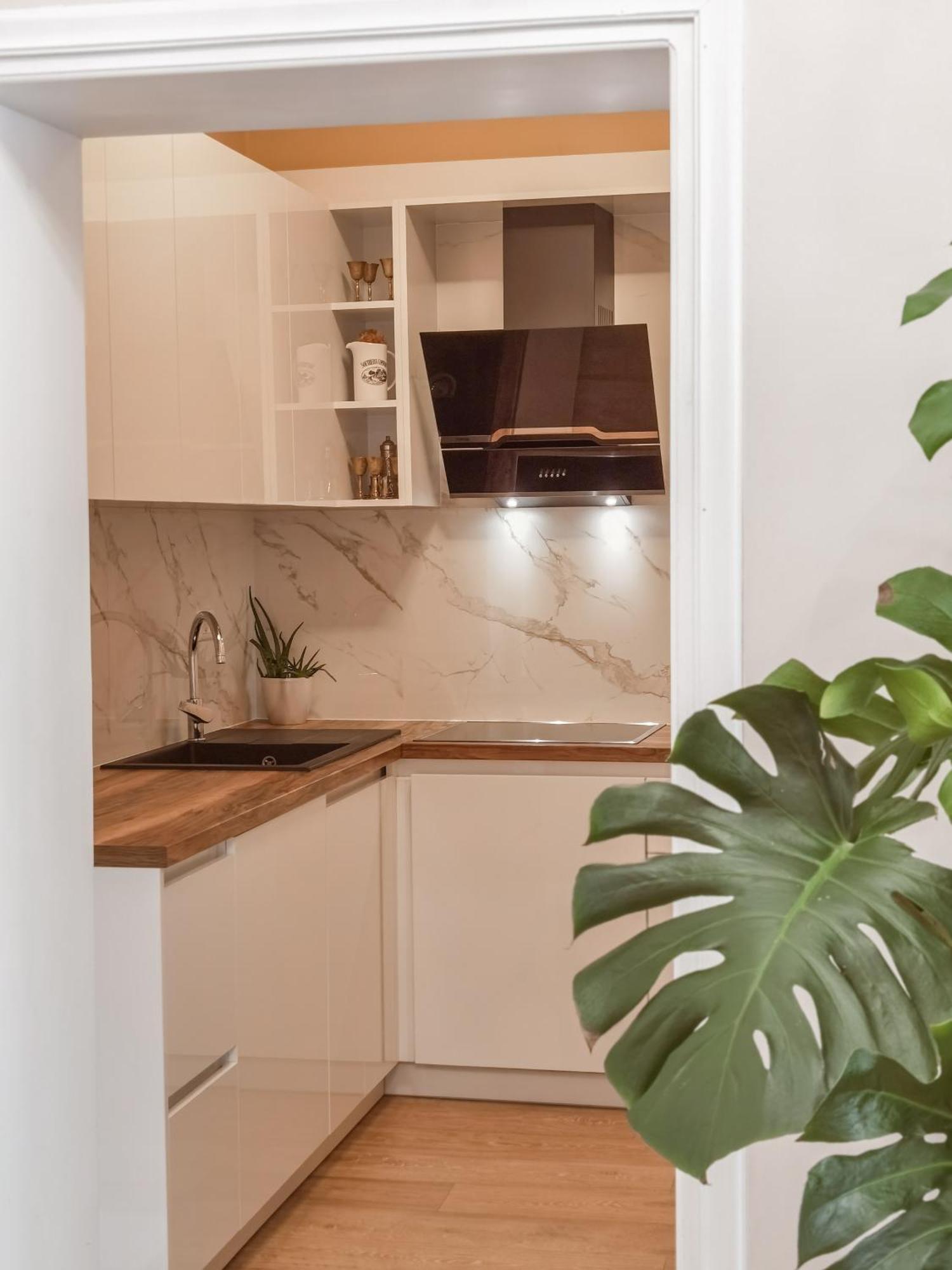 Joni & Joy Center Apartment เบราท ภายนอก รูปภาพ