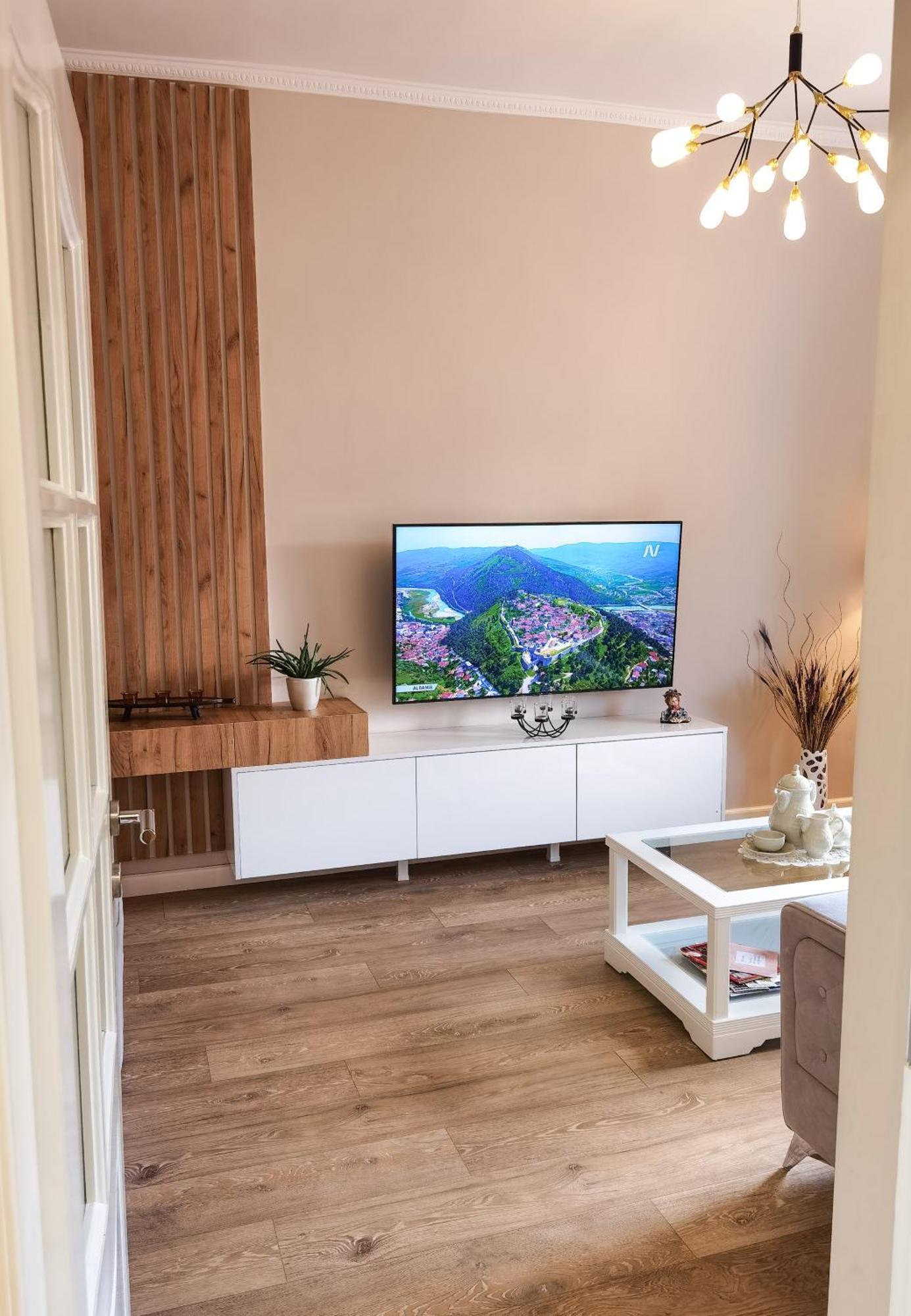 Joni & Joy Center Apartment เบราท ภายนอก รูปภาพ